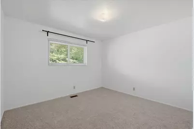 392 E Perrine Dr, Midvale, UT 84047 - Photo 21