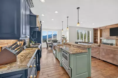 767 E Draper View Rd S, Draper, UT 84020 - Photo 9
