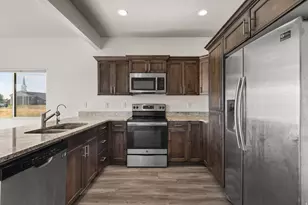 8044 N Clydesdale Dr, Eagle Mountain, UT 84005 - Photo 5