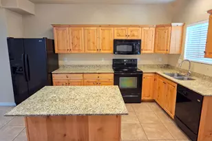 3857 E Cunninghill Dr, Eagle Mountain, UT 84005 - Photo 3