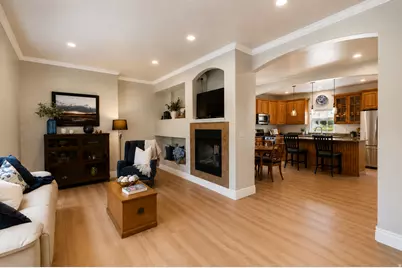 896 S Crescent Dr, Mapleton, UT 84664 - Photo 3