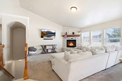945 E James Cir. S, Clearfield, UT 84015 - Photo 5