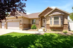 945 E James Cir S, Clearfield, UT 84015 - Photo 1