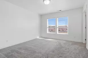 4515 Hurstbourne Dr E, Eagle Mountain, UT 84005 - Photo 11