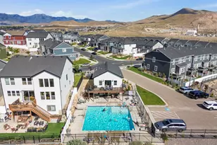 4515 Hurstbourne Dr E, Eagle Mountain, UT 84005 - Photo 27
