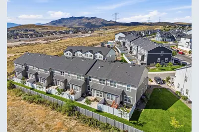 4515 Hurstbourne Dr E, Eagle Mountain, UT 84005 - Photo 25