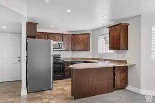 8264 S Resaca Dr, Sandy, UT 84070 - Photo 9