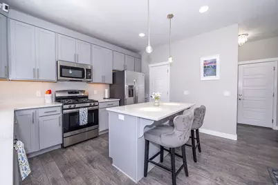 1754 W Parkview Dr, Syracuse, UT 84075 - Photo 9
