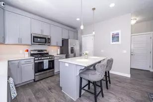 1754 W Parkview Dr, Syracuse, UT 84075 - Photo 9