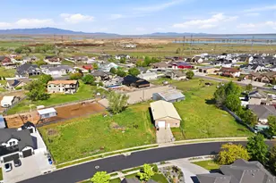 1685 N Olsen Wy, West Bountiful, UT 84087 - Photo 1