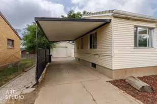 186 W 4800 S, Washington Terrace, UT 84405 - Photo 3