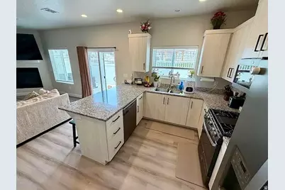 668 E Fiddlers Cove Dr #8, Cedar City, UT 84721 - Photo 9