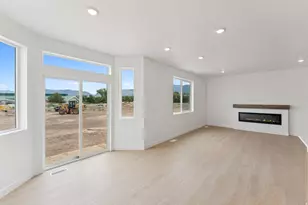 1004 W Paramount Cv S, Riverdale, UT 84405 - Photo 9