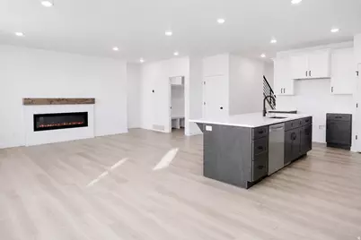 1004 W Paramount Cv S #315, Riverdale, UT 84405 - Photo 9
