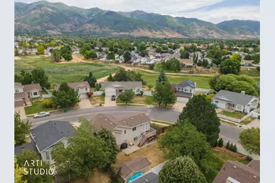 606 S 925 E, Layton, UT 84041 - Photo 37