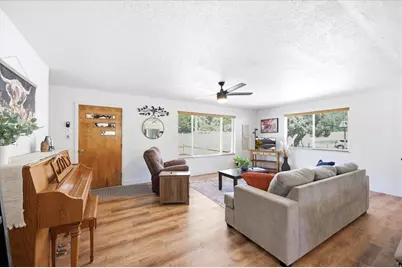 2093 E 6600 S, Uintah, UT 84405 - Photo 9