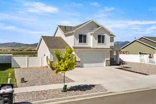702 E 675 S, Hyrum, UT 84319 - Photo 29
