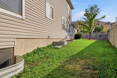 3918 E Parkers Pl, Eagle Mountain, UT 84005 - Photo 41