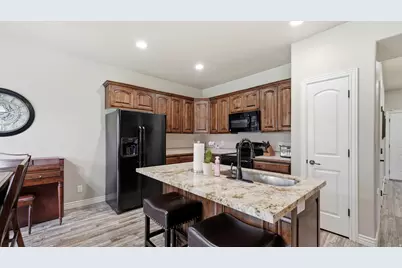 828 W 310 S, Pleasant Grove, UT 84062 - Photo 7