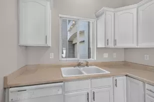 10828 S Wynview Ln, South Jordan, UT 84095 - Photo 15