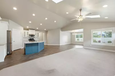 1917 N Farmington Hollow Cir, Farmington, UT 84025 - Photo 7