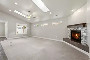 1917 N Farmington Hollow Cir, Farmington, UT 84025 - Photo 9