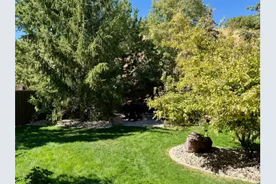 2187 E Eagle Crest Dr, Draper (UT Cnty), UT 84020 - Photo 35