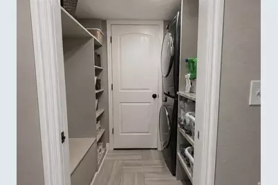 2187 E Eagle Crest Dr, Draper (UT Cnty), UT 84020 - Photo 11