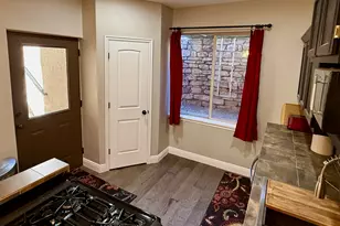 2187 E Eagle Crest Dr, Draper (UT Cnty), UT 84020 - Photo 43