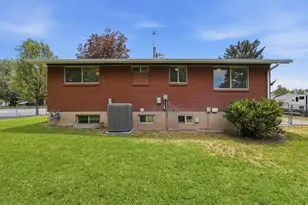 2866 W 1700 N, Clinton, UT 84015 - Photo 25