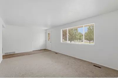 2866 W 1700 N, Clinton, UT 84015 - Photo 5