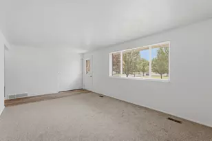 2866 W 1700 N, Clinton, UT 84015 - Photo 5