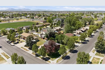 2866 W 1700 N, Clinton, UT 84015 - Photo 37
