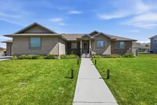 221 W 400 N, Hyde Park, UT 84318 - Photo 3