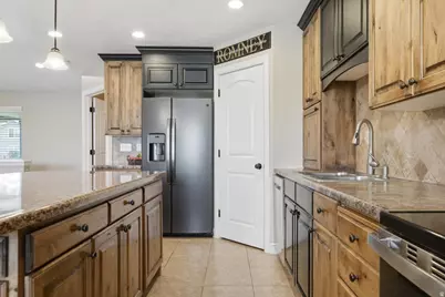 221 W 400 N, Hyde Park, UT 84318 - Photo 9