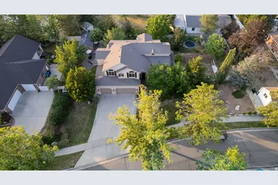 1675 E Prescott Dr, Sandy, UT 84092 - Photo 55