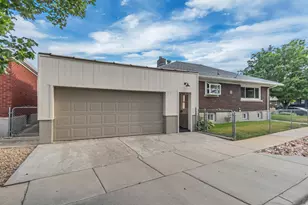 4883 S Center St, Murray, UT 84107 - Photo 31