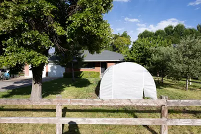 827 S 600 E, River Heights, UT 84321 - Photo 3