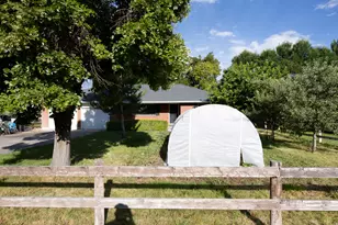 827 S 600 E, River Heights, UT 84321 - Photo 3