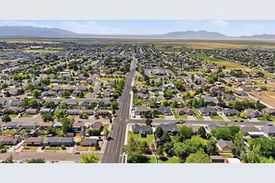 546 W 2525 S, Syracuse, UT 84075 - Photo 5