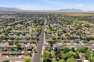 546 W 2525 S, Syracuse, UT 84075 - Photo 5