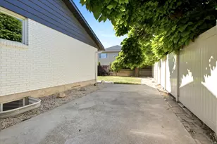 1676 E 11245 S, Sandy, UT 84092 - Photo 25