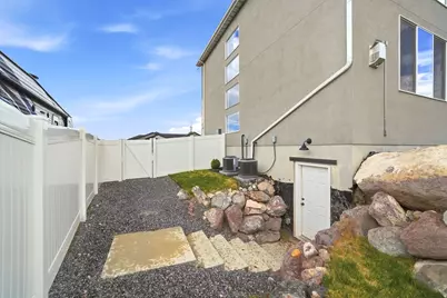 2323 E Patriot Dr, Eagle Mountain, UT 84005 - Photo 37
