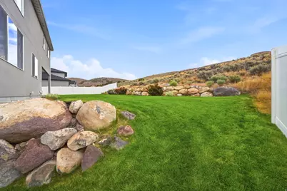 2323 E Patriot Dr, Eagle Mountain, UT 84005 - Photo 35