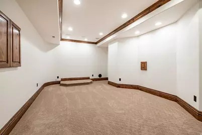 407 E Hidden Lake Dr, Bountiful, UT 84010 - Photo 23