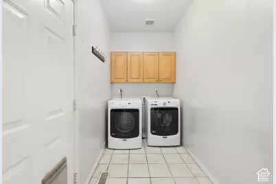 1542 N 2575 E, Layton, UT 84040 - Photo 9