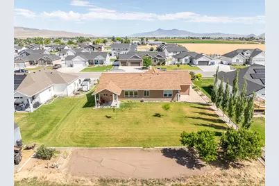 1204 E 250 S, Tremonton, UT 84337 - Photo 37