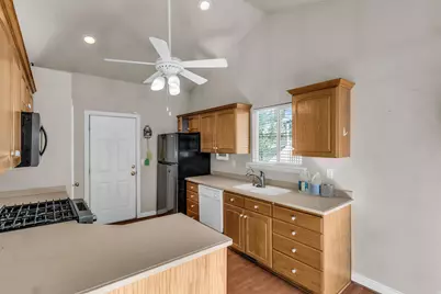 286 N 1130 E, Lindon, UT 84042 - Photo 13