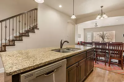 2073 N Coral Ridge Dr, Washington, UT 84780 - Photo 7