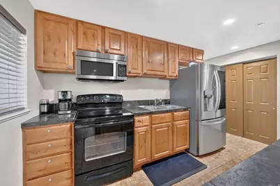 5668 W Tuscan Rose Cir S, Herriman, UT 84096 - Photo 31
